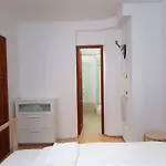 Cozy Nest With Free Parking
