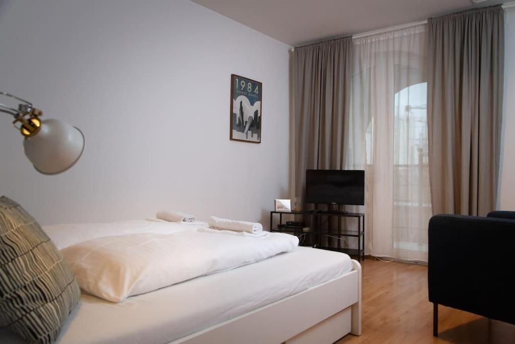 Cozy Nest With Free Parking